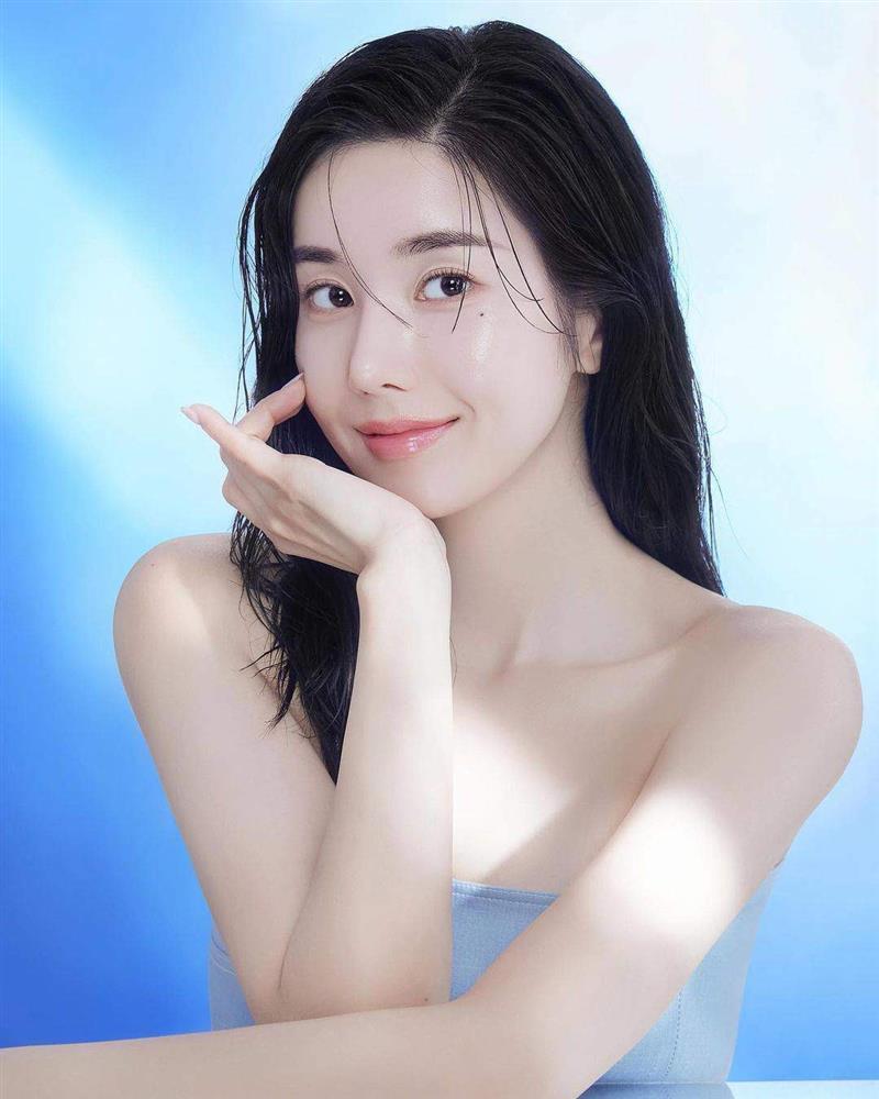 Nữ thần mùa hè hút hàng nghìn người kéo đến Quảng trường Thái Bình quyến rũ cỡ nào?-8