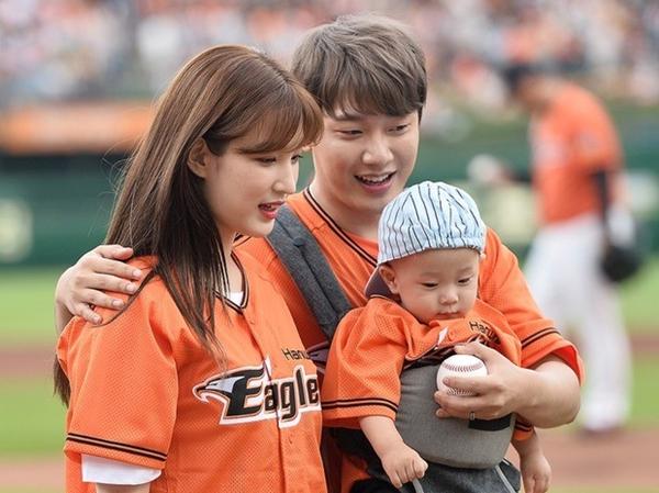 Cái kết của nữ ca sĩ bỏ cả sự nghiệp để cưới chạy bầu, sinh 3 con trong 5 năm-3