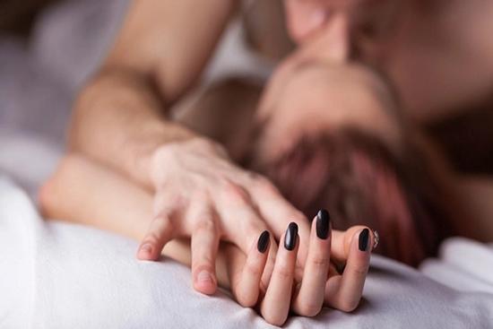 Vợ có nhu cầu tình dục cao khiến tôi khó lòng đáp ứng