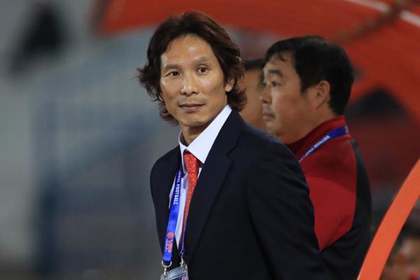 Team qua đường bắt gặp Quang Hải nắm tay Chu Thanh Huyền tới gặp bạn bè-3