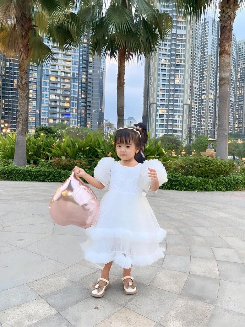 Cô Hai bún đậu nhà Mạc Văn Khoa ngày lớn càng trổ nét, sinh nhật tròn 3 tuổi xinh xắn như công chúa-2