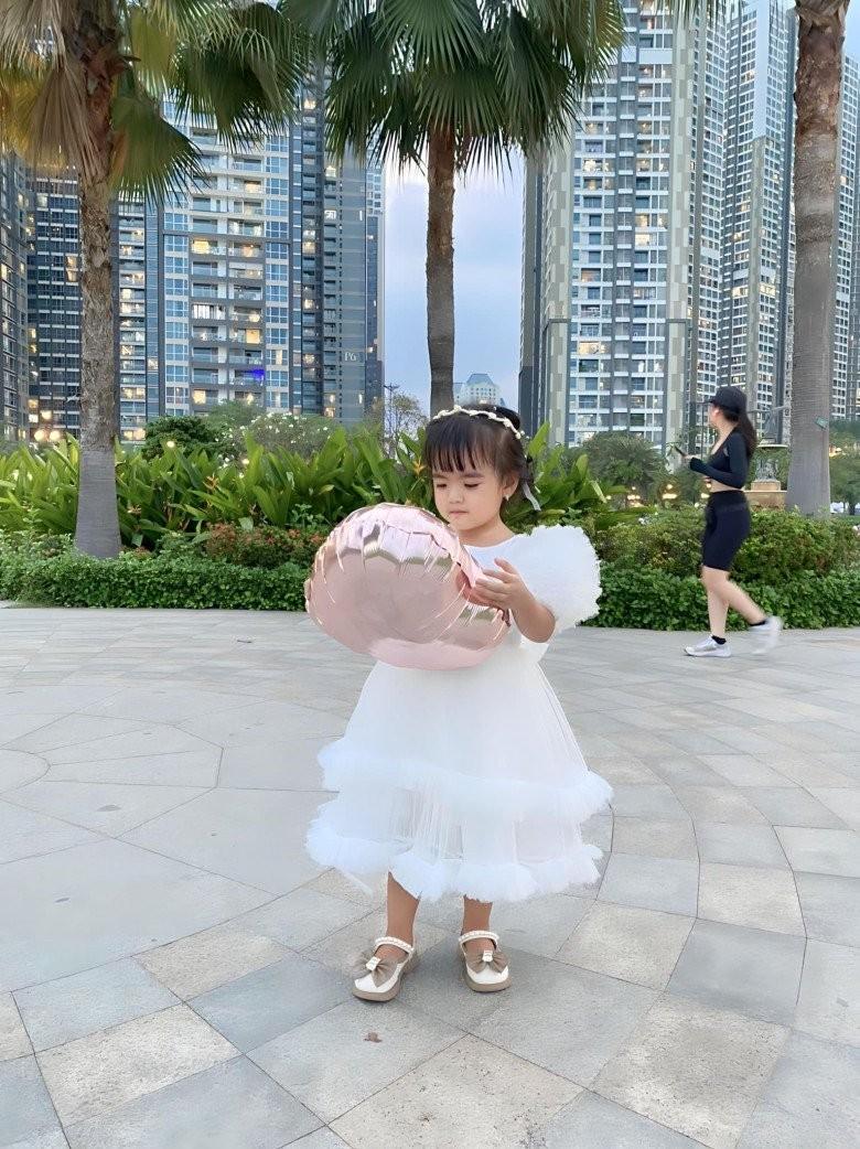 Cô Hai bún đậu nhà Mạc Văn Khoa ngày lớn càng trổ nét, sinh nhật tròn 3 tuổi xinh xắn như công chúa-1