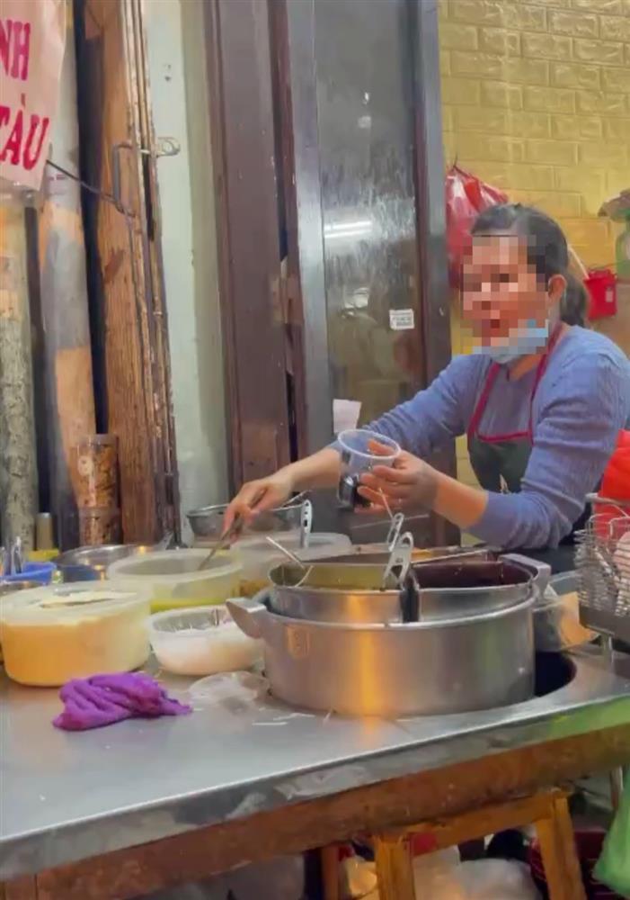 Khách tố nhân viên quán xôi chè nổi tiếng ở Hà Nội chửi khách như con-1