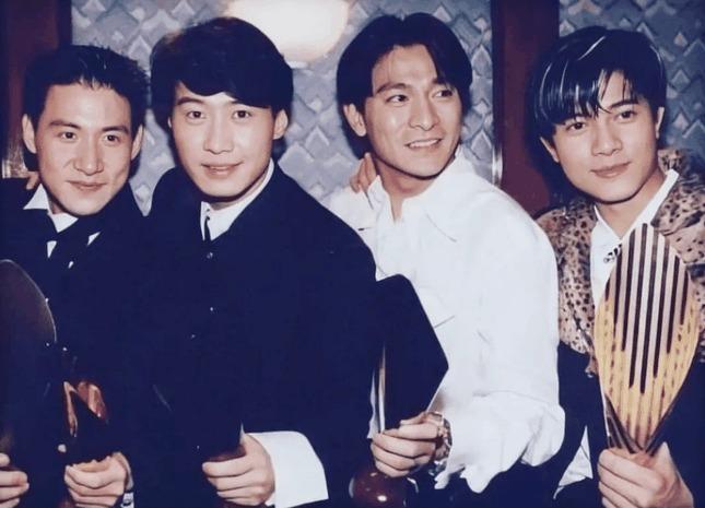 Nhóm nhạc nam đang thống trị showbiz Hong Kong bị chê xấu tệ-4