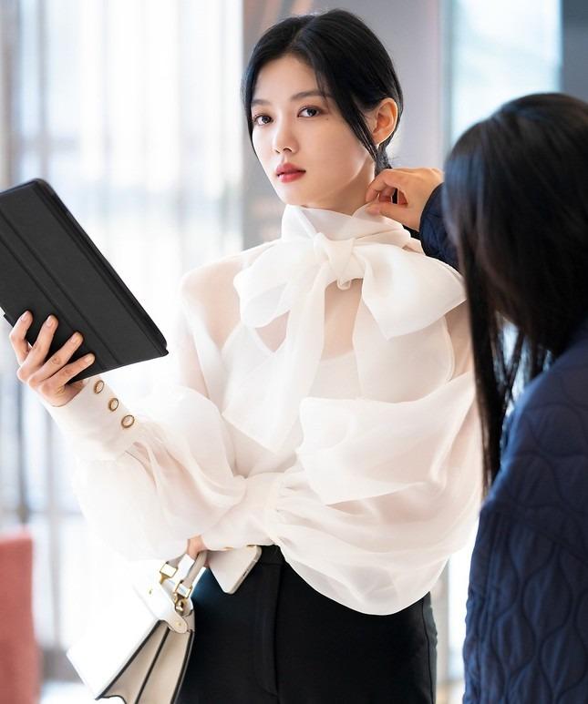 Em gái quốc dân Kim Yoo Jung trong bộ phim đang gây sốt toàn cầu-2