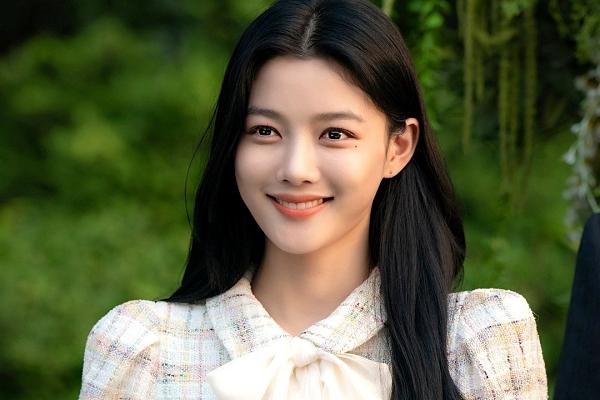 Em gái quốc dân Kim Yoo Jung có mặt tại Nha Trang-1