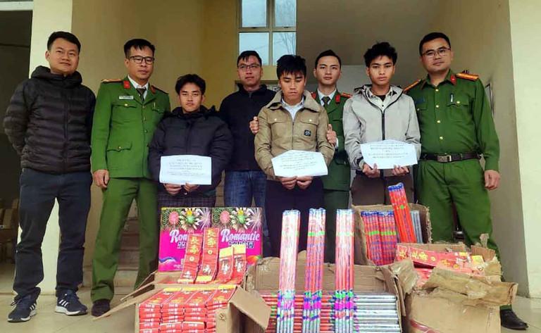 Đường dây buôn lậu sâm và pháo nổ từ Trung Quốc về Việt Nam-1