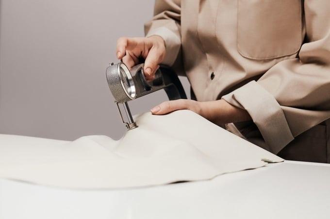 Túi xách Louis Vuitton giá 140 triệu đồng được sản xuất thế nào?-3