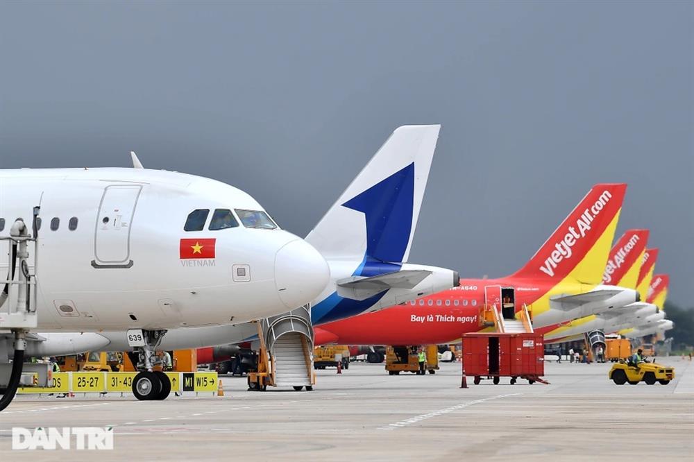 Giá vé máy bay Tết đắt đỏ, người dân đau đầu tìm đường về quê-2