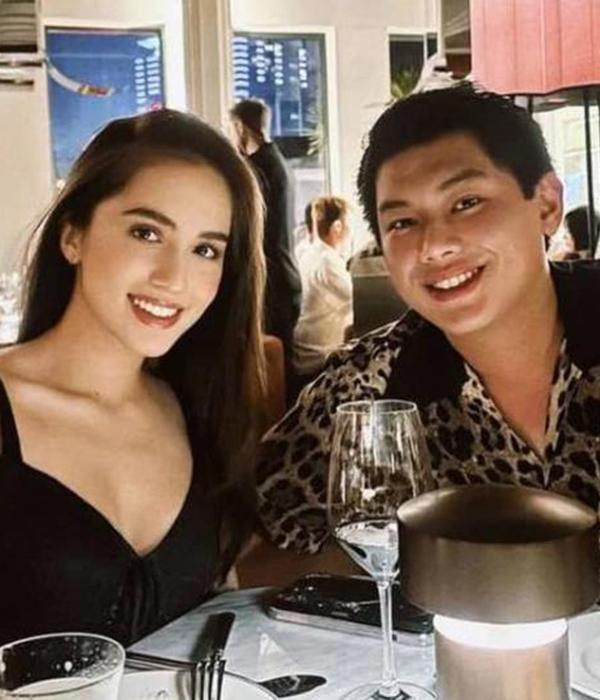 Thân thế gây tò mò của bạn gái con trai út ông trùm hàng hiệu Johnathan Hạnh Nguyễn-1