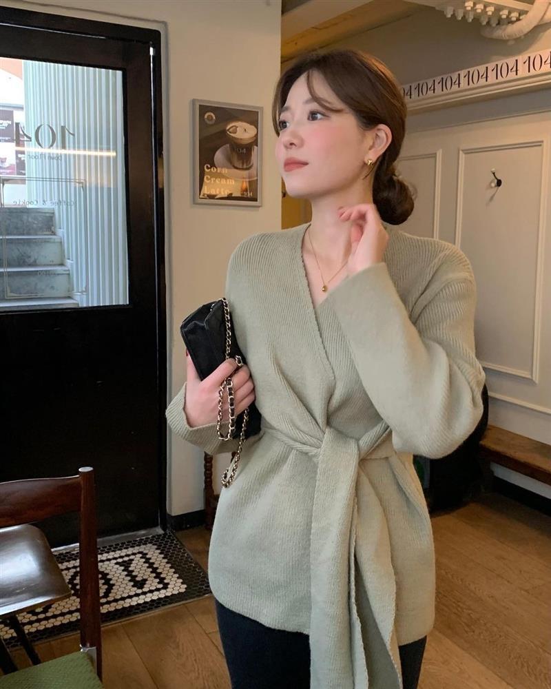 Kiểu áo len tôn dáng, ai diện cũng hóa mảnh mai, thon thả tức thì-1