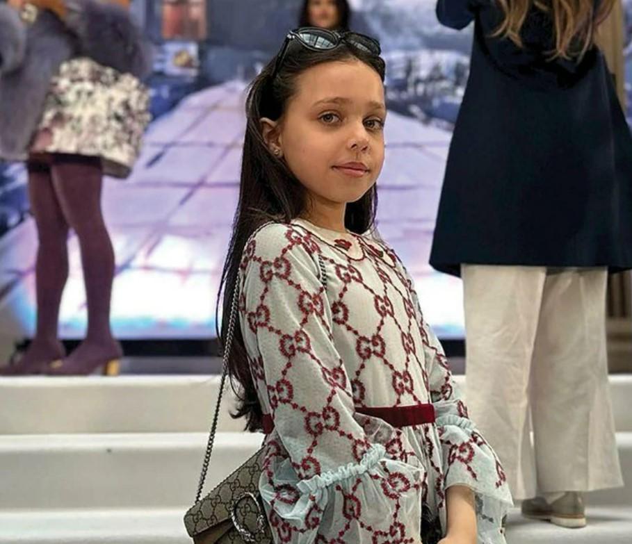 Rich kid 11 tuổi diện outfit hàng tỷ đồng, sở hữu siêu xe riêng gây xôn xao mạng xã hội-5