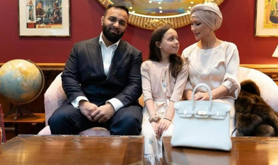 Rich kid 11 tuổi diện outfit hàng tỷ đồng, sở hữu siêu xe riêng gây xôn xao mạng xã hội-2