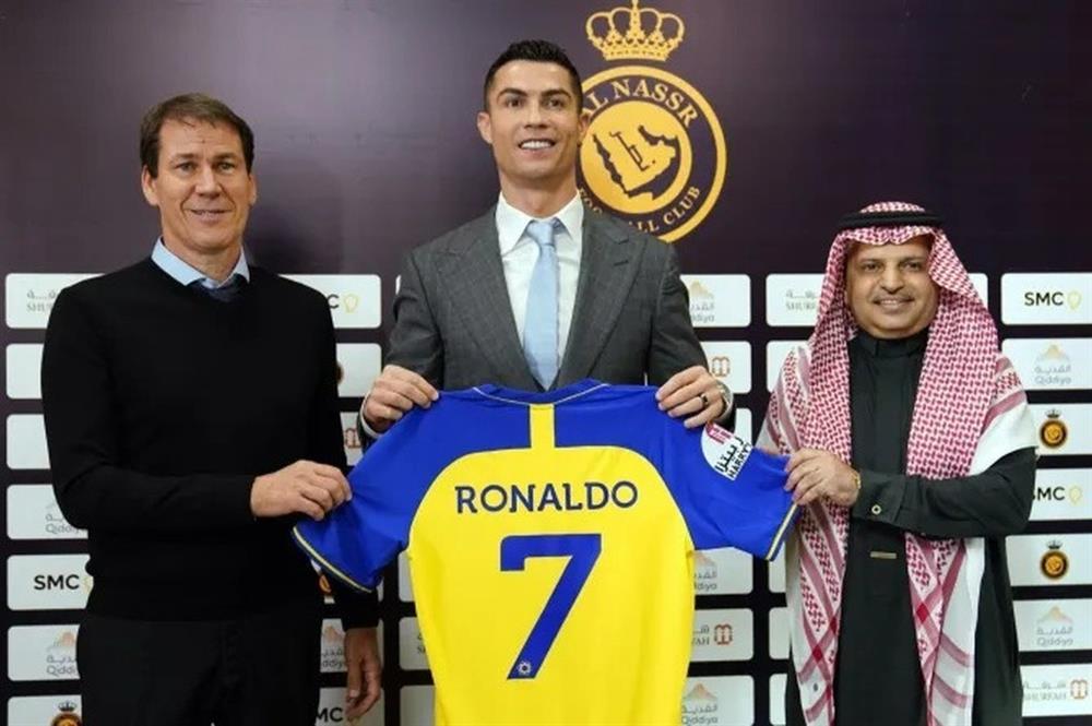 Vượt qua Messi, Ronaldo có thu nhập cao nhất thế giới-2