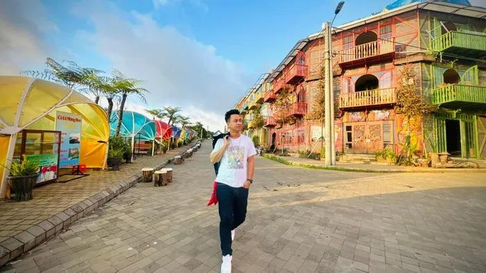 Gu thời trang đa dạng của Lý Chí Huy - anh trai nam chính Chúng Ta Của 8 Năm Sau-2