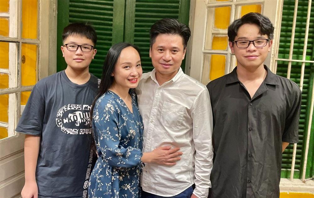 Hôn nhân không tiếng cãi vã của hai Giám đốc Nhà hát sắp được phong tặng NSND-9