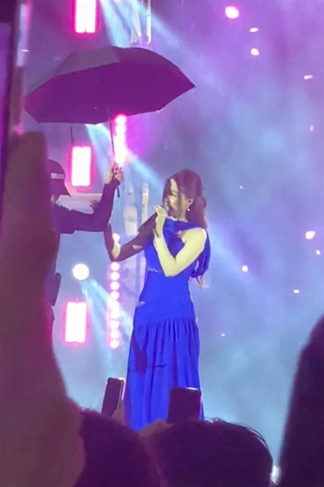 Hòa Minzy có còn giữ được nhan sắc xinh đẹp cùng giọng hát live ấn tượng?-4