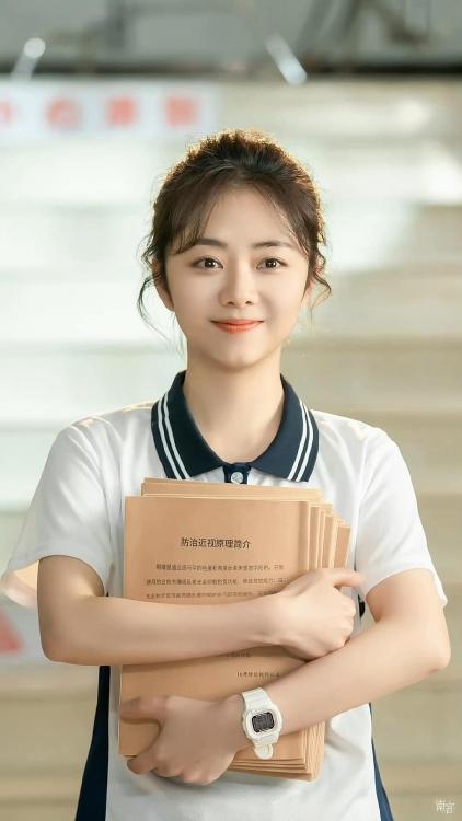 Nữ thần thanh xuân Đàm Tùng Vận đã chịu già, lộ ảnh hậu trường với nhan sắc gây chú ý-1