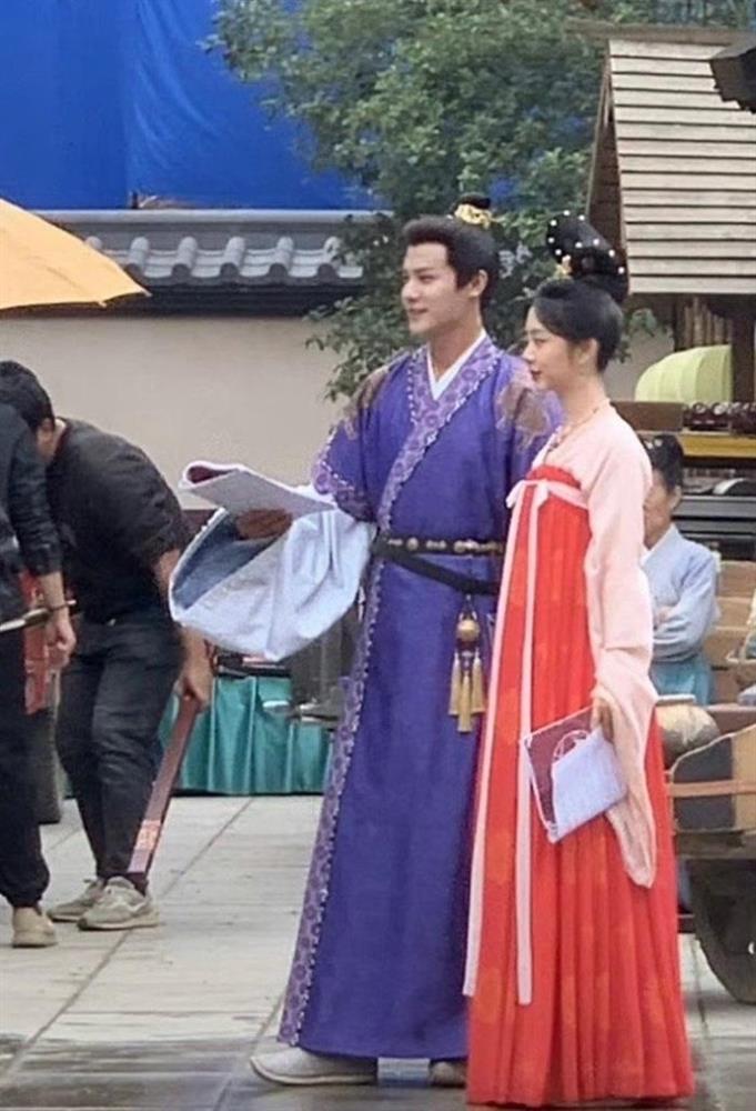 Nữ thần thanh xuân Đàm Tùng Vận đã chịu già, lộ ảnh hậu trường với nhan sắc gây chú ý-4