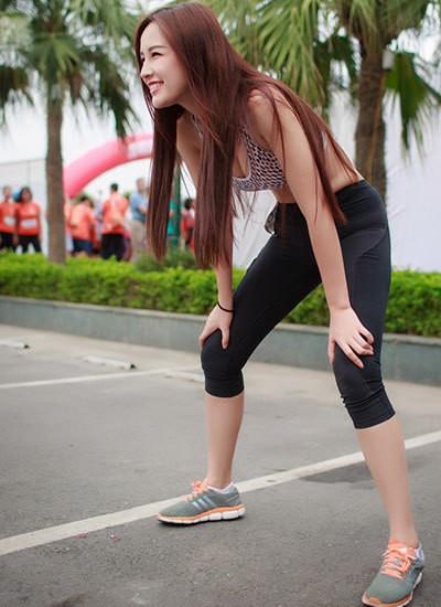 Mai Phương Thúy diện đồ tập nóng bỏng khi chơi thể thao, bất kể trên bờ hay xuống nước-5