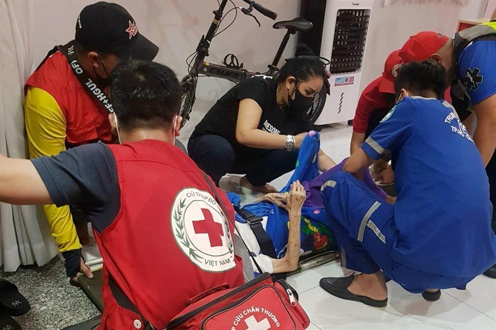 2 người tử vong, 4 cụ già thoát khỏi đám cháy ở TPHCM-2