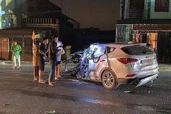 Ô tô 5 chỗ tông liên hoàn 2 xe đầu kéo ở Quảng Ninh