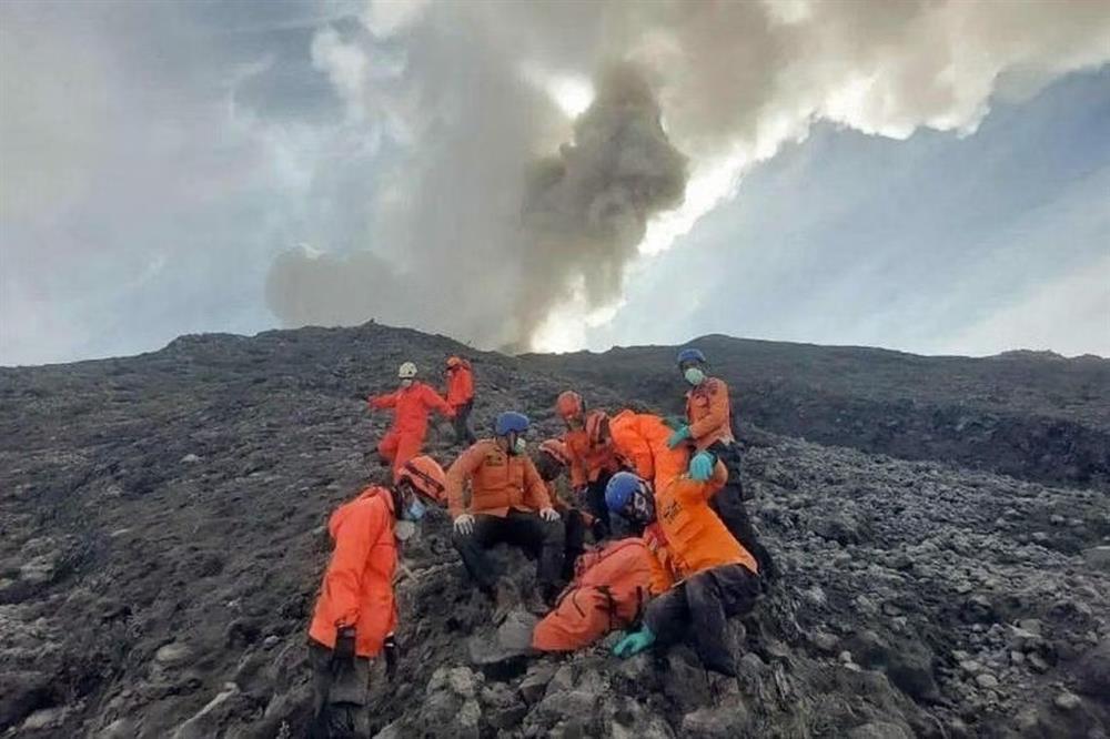 22 người thiệt mạng do núi lửa phun trào dữ dội ở Indonesia-1