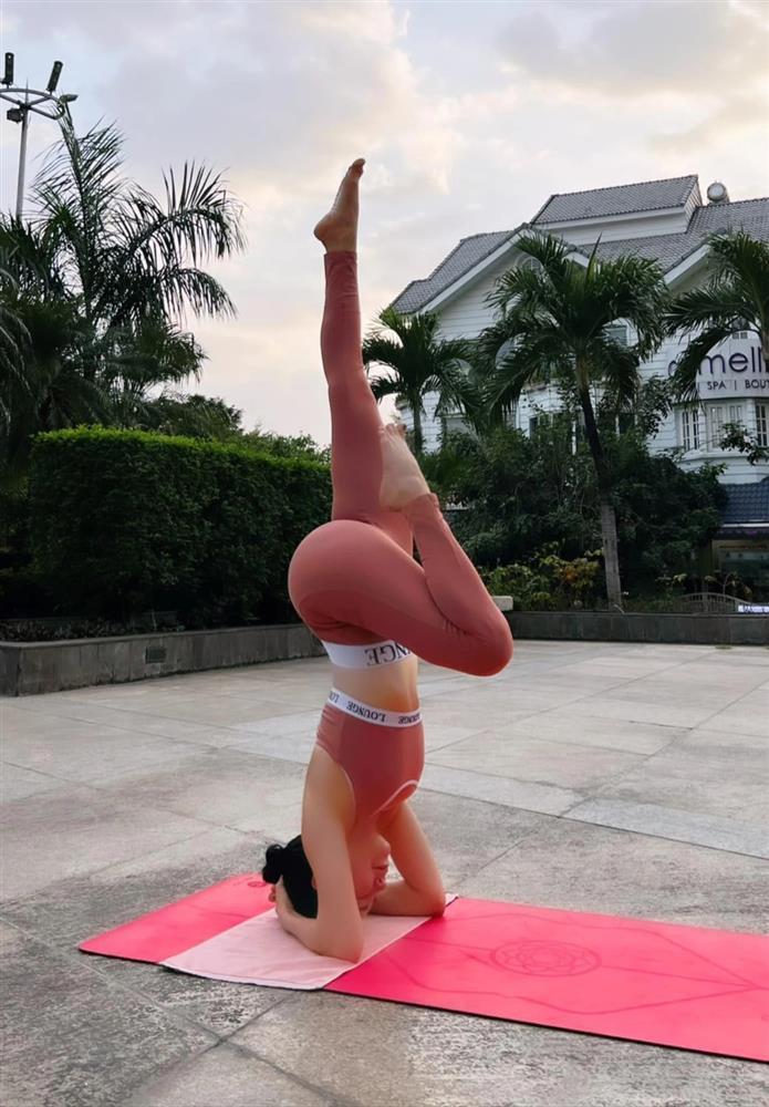 Sao Việt gợi cảm với yoga: Hồ Ngọc Hà mặc bikini, Sĩ Thanh tạo dáng khó-7