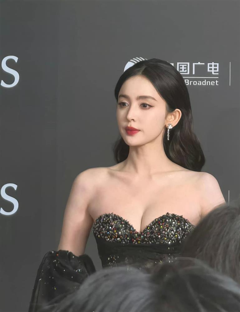 Cổ Lực Na Trát nhận phản ứng trái chiều khi lên top 1 hot search Weibo-3