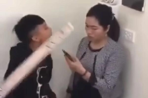 Học sinh nhốt, ném dép vào cô giáo: Rất nghiêm trọng và không thể chấp nhận-3