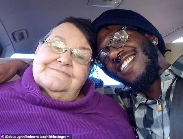 Chàng trai 27 tuổi kể về tình yêu nóng bỏng với người yêu 74 tuổi, người mà anh cho là quá hoàn hảo-2