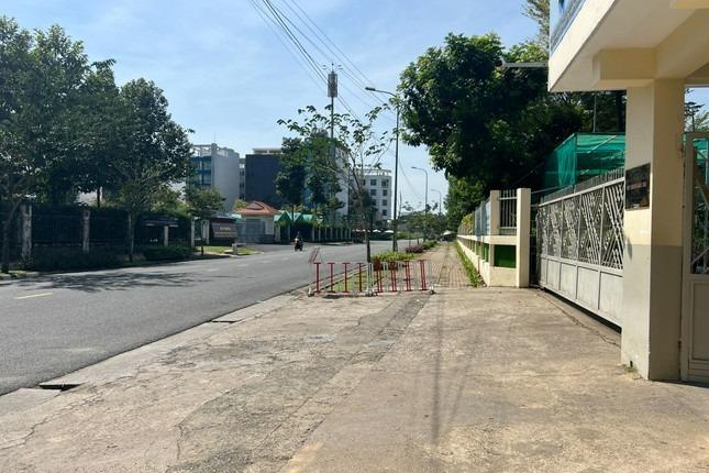 Một phụ nữ bất ngờ bị kẻ lạ mặt dùng cờ lê đánh nhập viện-2