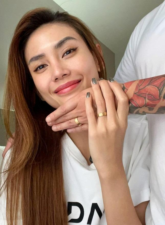 Người mẫu Võ Hoàng Yến cầu hôn bạn trai Việt kiều, trữ đông trứng ở Thái Lan-1