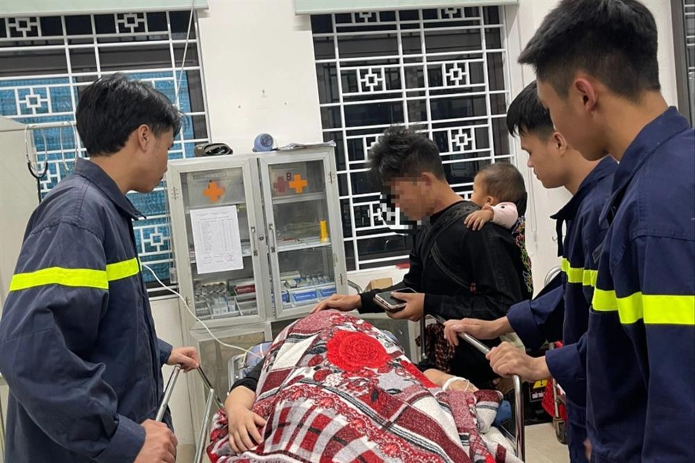 Giải cứu người mẹ trẻ địu con đòi nhảy cầu tự tử-2