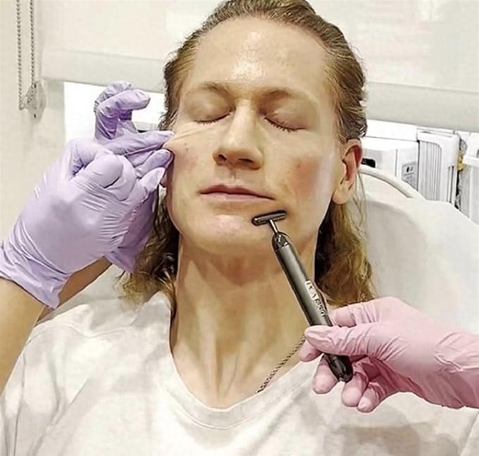 Chi hơn 48 tỷ đồng mỗi năm để được trẻ như 18-2