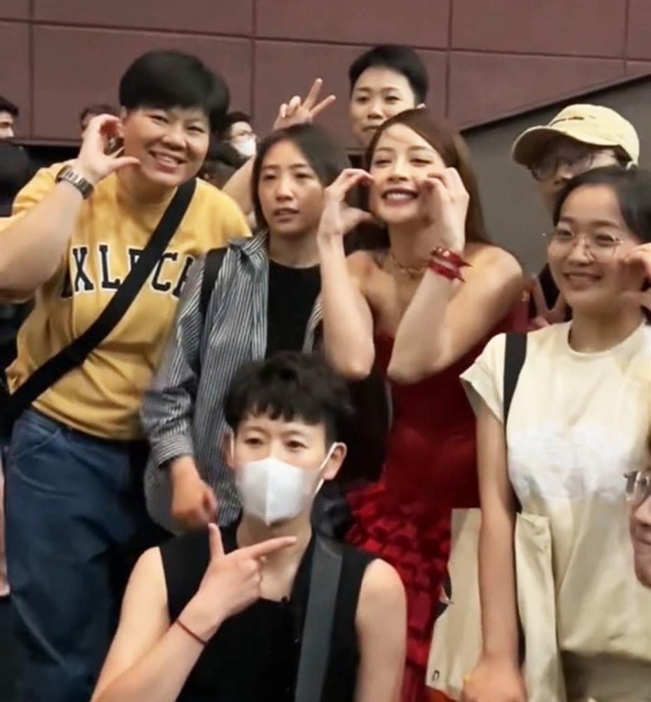 Đông đảo fan Trung Quốc đến Việt Nam ủng hộ phim mới của Chi Pu-2