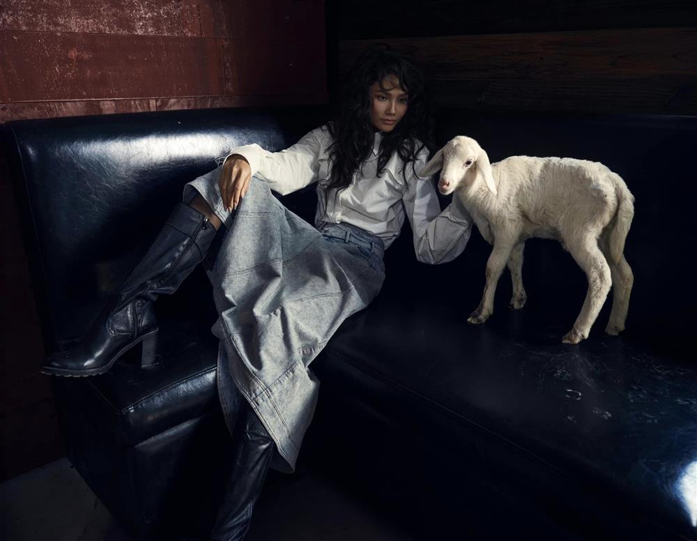 Sau bức ảnh không ai nhận ra, HHen Niê trở lại với vẻ hoang dã, cá tính-4