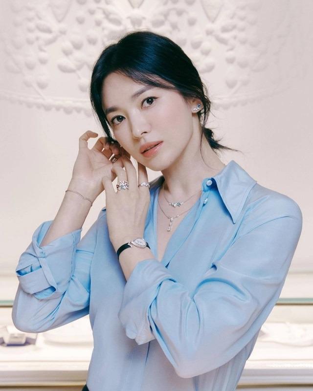 Song Hye Kyo gây sốt cộng đồng mạng sau khi công khai người tình mới-1