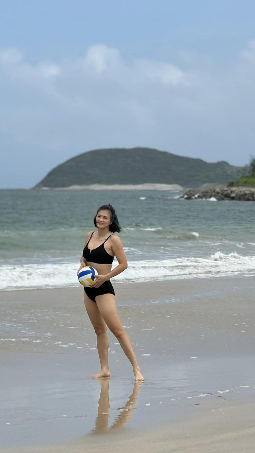 Hoa khôi bóng chuyền Kim Huệ: Diện bikini khoe sắc vóc U45, được khen đẹp quá-2