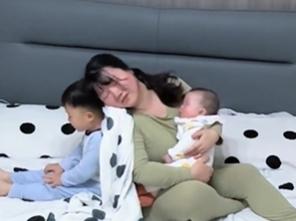 Ấm lòng khoảnh khắc cậu bé hiểu chuyện, người làm cha mẹ xem mà rơi nước mắt-3