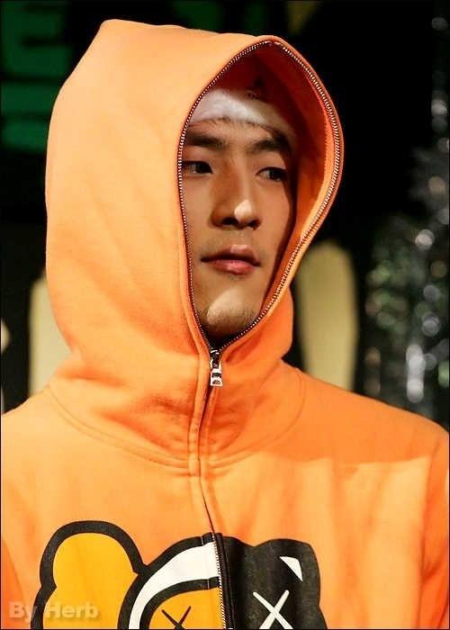 Hồ sơ tình ái toàn sao nam nổi tiếng của Jennie (BlackPink)-6