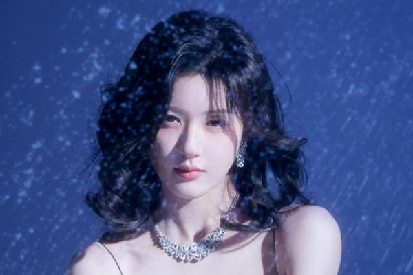 Ngô Lỗi tiếp tục bị bắt gặp lén nhìn Triệu Lộ Tư tại Đêm hội Weibo, fan couple được một phen hào hứng-5