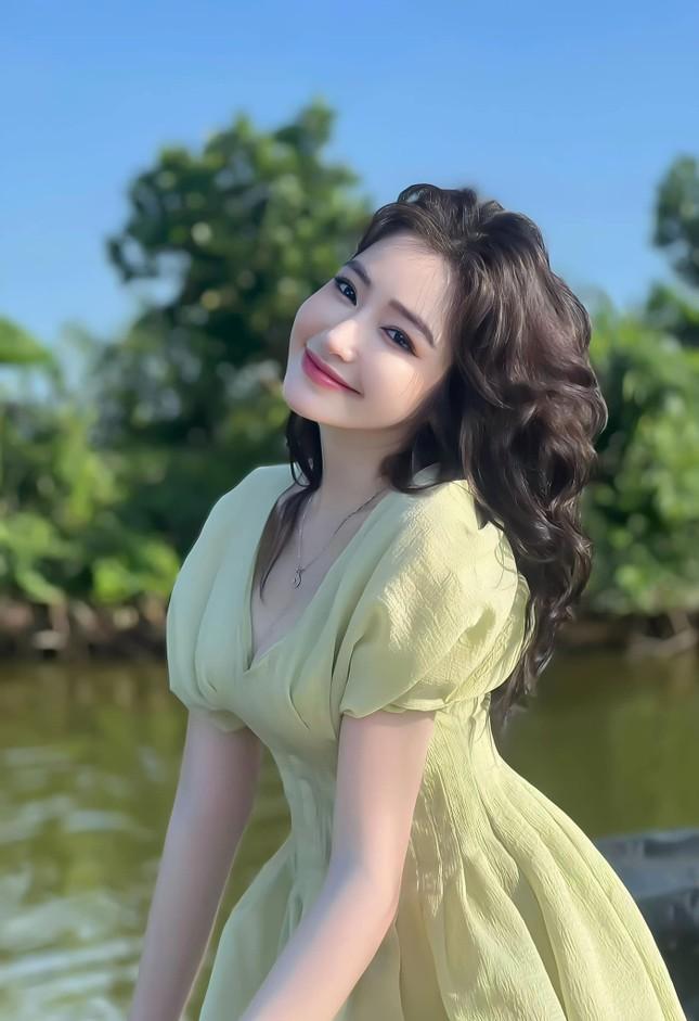 ‘Sốc nặng’ với cách con gái mỹ nhân ngực khủng Elly Trần lên tiếng bênh vực mẹ-3