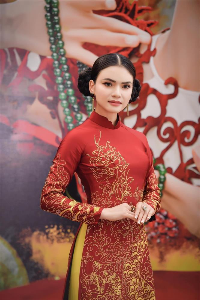 Ca sĩ Việt trẻ nhất được phong tặng NSND sống độc thân ở cơ ngơi 8.000 m2-1