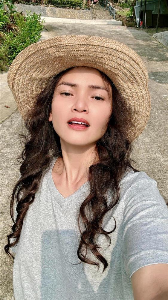 Ca sĩ Việt trẻ nhất được phong tặng NSND sống độc thân ở cơ ngơi 8.000 m2-10