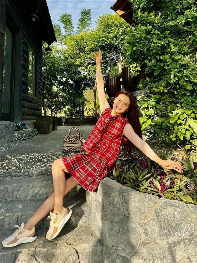 Ca sĩ Việt trẻ nhất được phong tặng NSND sống độc thân ở cơ ngơi 8.000 m2-12