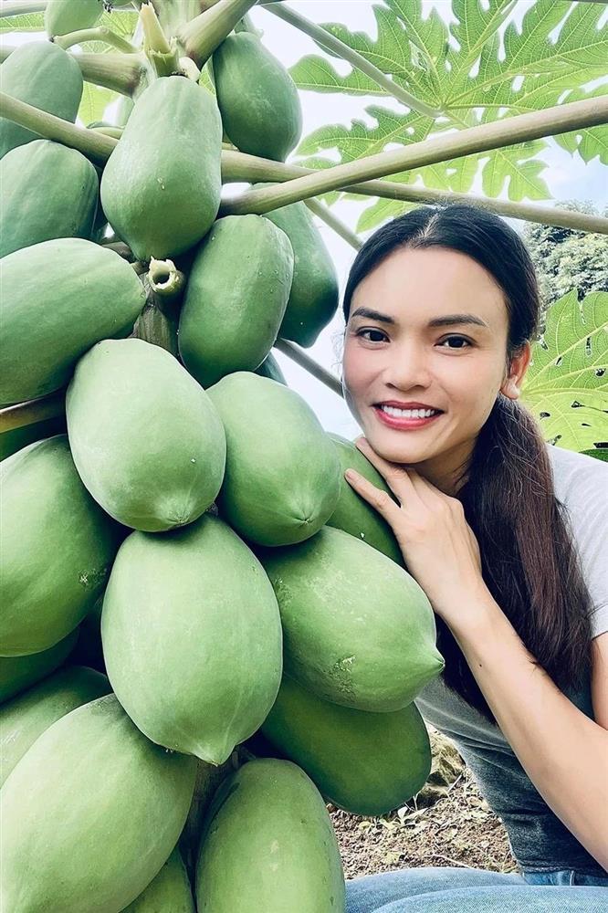 Ca sĩ Việt trẻ nhất được phong tặng NSND sống độc thân ở cơ ngơi 8.000 m2-16