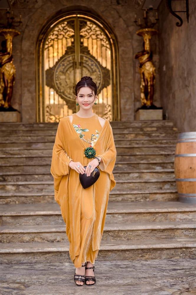 Ca sĩ Việt trẻ nhất được phong tặng NSND sống độc thân ở cơ ngơi 8.000 m2-7