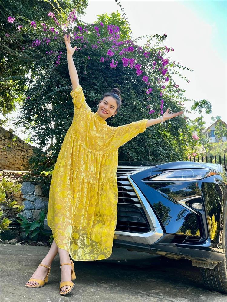 Ca sĩ Việt trẻ nhất được phong tặng NSND sống độc thân ở cơ ngơi 8.000 m2-19