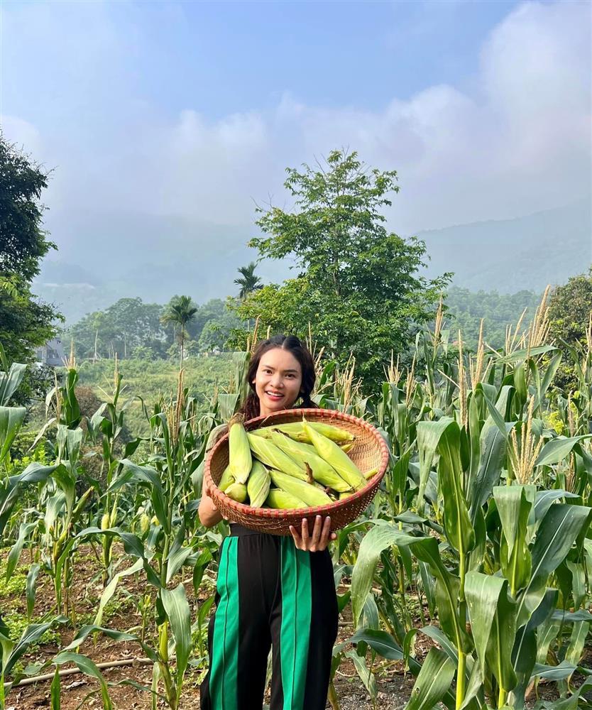 Ca sĩ Việt trẻ nhất được phong tặng NSND sống độc thân ở cơ ngơi 8.000 m2-20